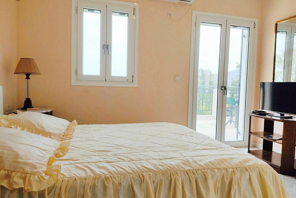 Peggy'S Lux Apartment Karavomylos Exterior photo