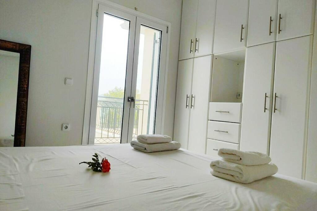Peggy'S Lux Apartment Karavomylos Exterior photo